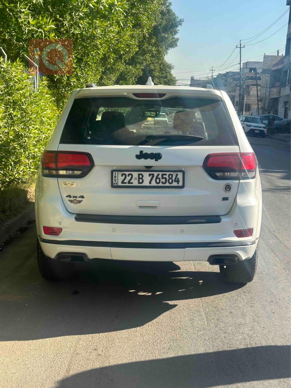 جیپ گراند شیرۆکی